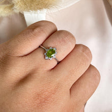 Load image into Gallery viewer, Peridot Ring