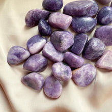 Load image into Gallery viewer, Lepidolite Tumble