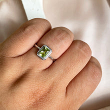 Load image into Gallery viewer, Peridot Ring