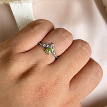 Load image into Gallery viewer, Peridot Ring