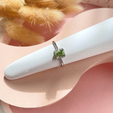 Load image into Gallery viewer, S92.5 Peridot Ring