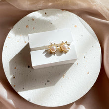 Load image into Gallery viewer, Pearl Earring