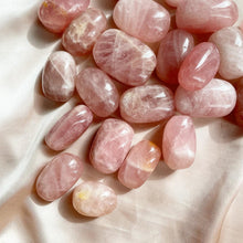 Load image into Gallery viewer, Rose Quartz Palm