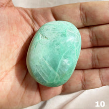 Load image into Gallery viewer, Green Moonstone Palm Stone