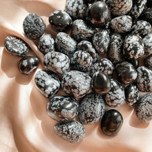 Load image into Gallery viewer, Snowflake Obsidian Tumble