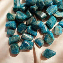 Load image into Gallery viewer, Apatite Tumble
