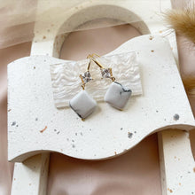 Load image into Gallery viewer, Howlite Earring