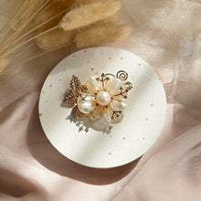 Load image into Gallery viewer, Mother Of Pearl Brooch