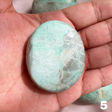 Load image into Gallery viewer, Green Moonstone Palm Stone