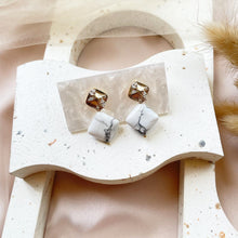 Load image into Gallery viewer, Howlite Earring