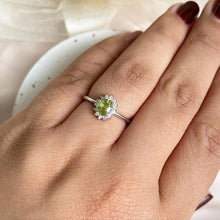 Load image into Gallery viewer, Peridot Ring
