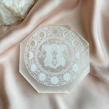 Load image into Gallery viewer, Selenite Charging Plate