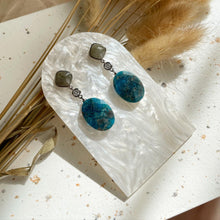 Load image into Gallery viewer, Apatite with Labradorite Earring
