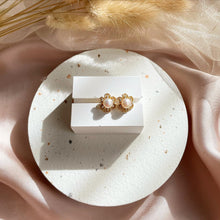 Load image into Gallery viewer, Pearl Earring