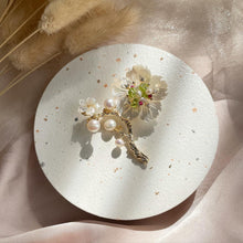 Load image into Gallery viewer, Mother Of Pearl , Peridot with Pearl