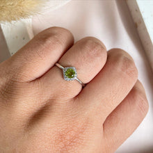 Load image into Gallery viewer, Peridot Ring