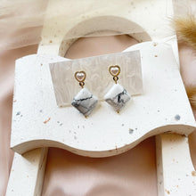 Load image into Gallery viewer, Howlite Earring