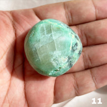 Load image into Gallery viewer, Green Moonstone Palm Stone