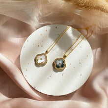 Load image into Gallery viewer, Mother Of Pearl Clover Necklace