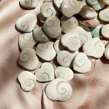 Load image into Gallery viewer, Shiva Shell Heart