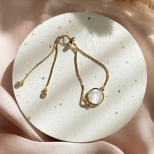 Load image into Gallery viewer, Mother Of Pearl Bracelet