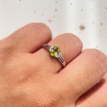 Load image into Gallery viewer, S92.5 Peridot Ring
